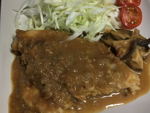 鶏ムネ肉のオニオンバター醤油ソース
